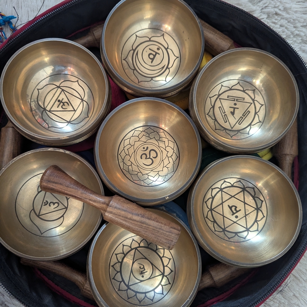 Handcrafted Brass Singing Bowl Set in Gold – Meditative Sound Therapy